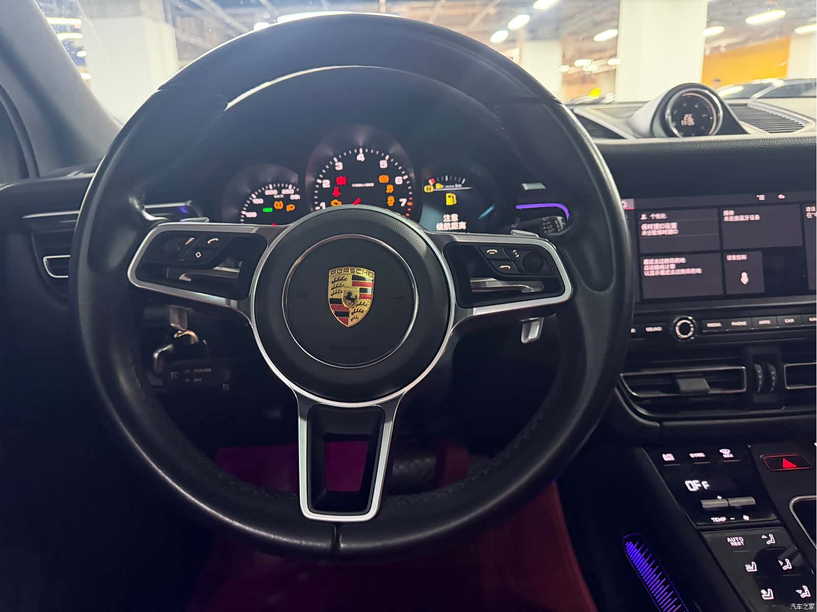 Porsche Macan, 2021 10