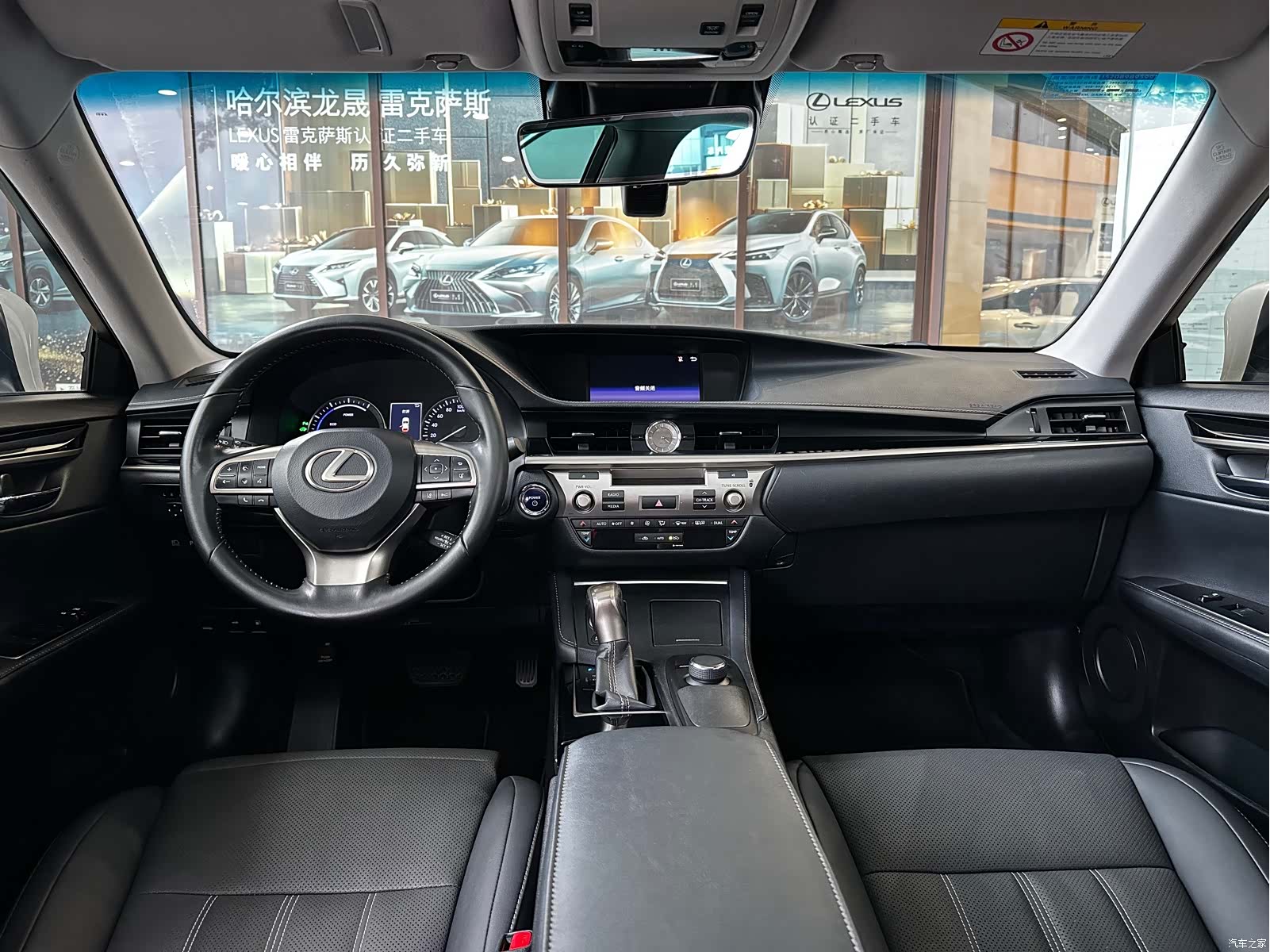 Lexus ES, 2018 все фото