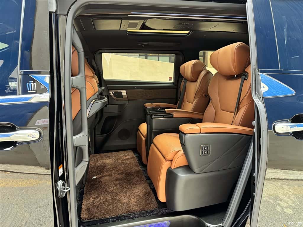 Toyota Vellfire, 2023 10
