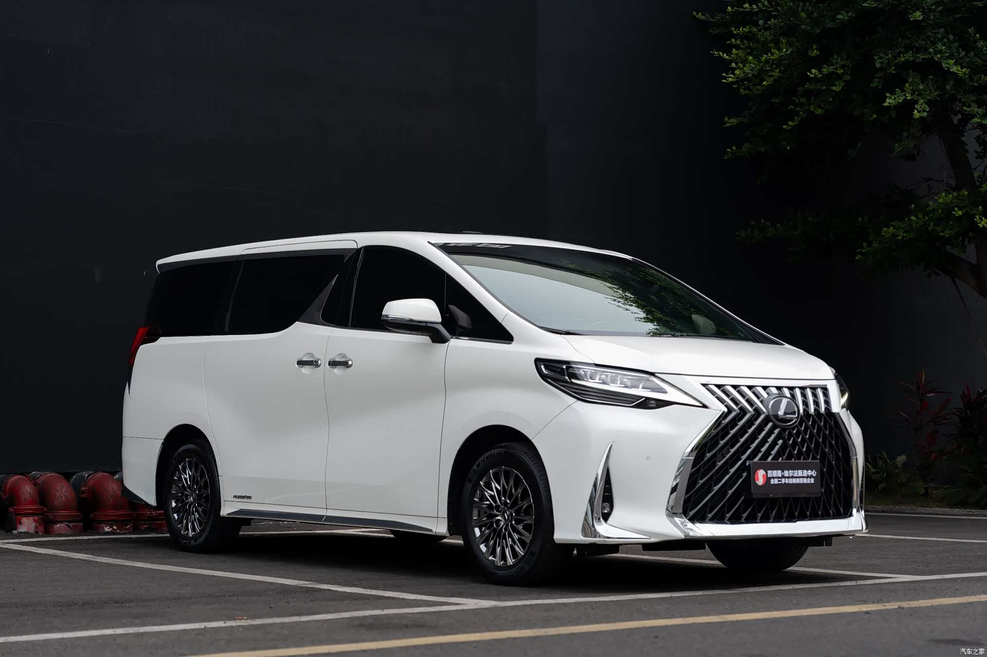 Lexus LM, 2022 3