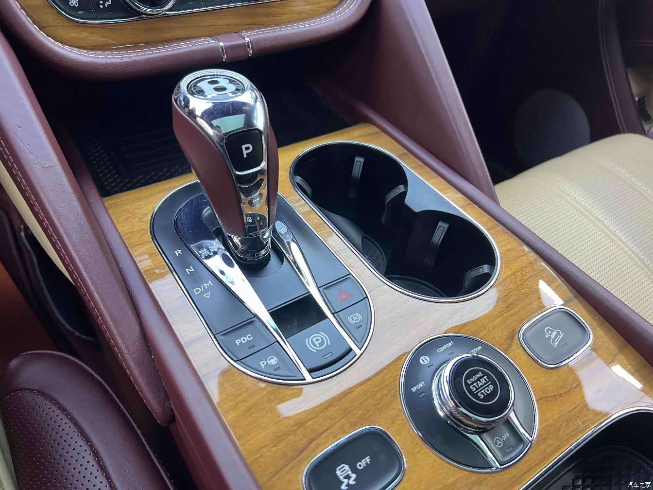 Bentley Bentayga, 2021 8