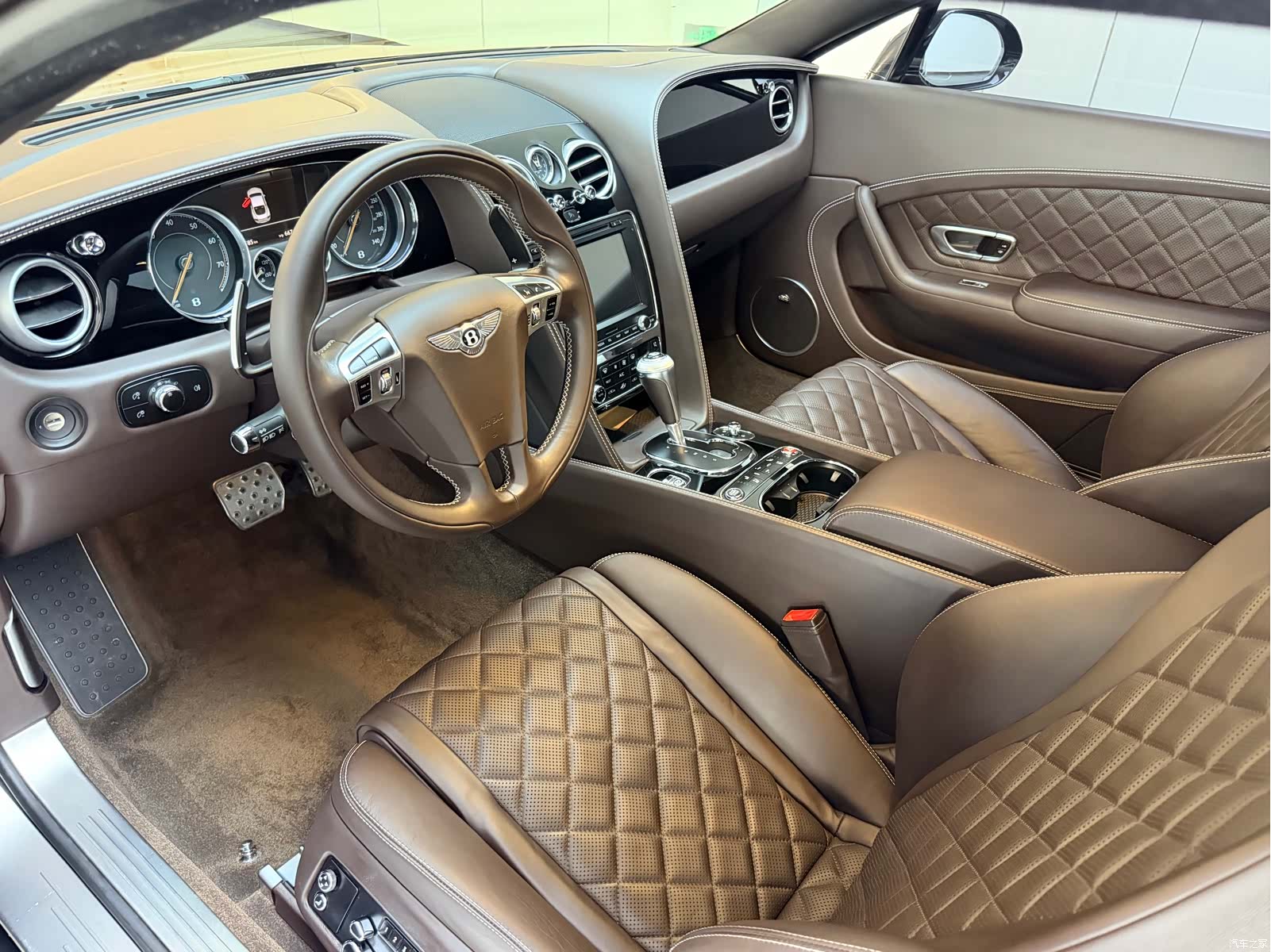 Bentley Continental GT, 2018 9