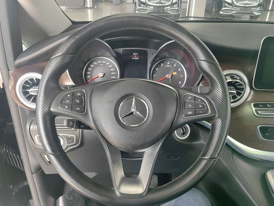 Mercedes-Benz V-class