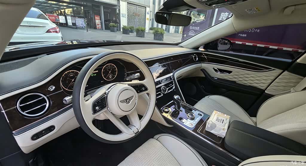 Bentley Flying Spur, 2022 4