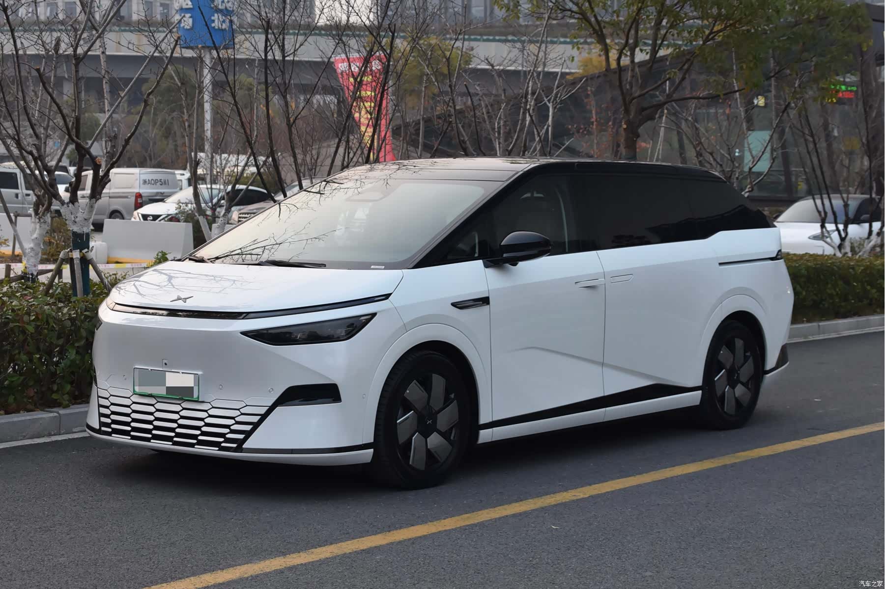 Xpeng X9, 2024 1