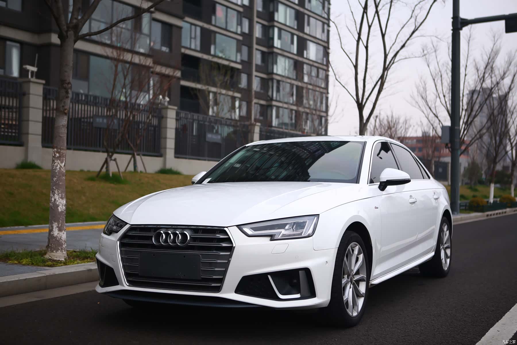 Audi A4L, 2019 1