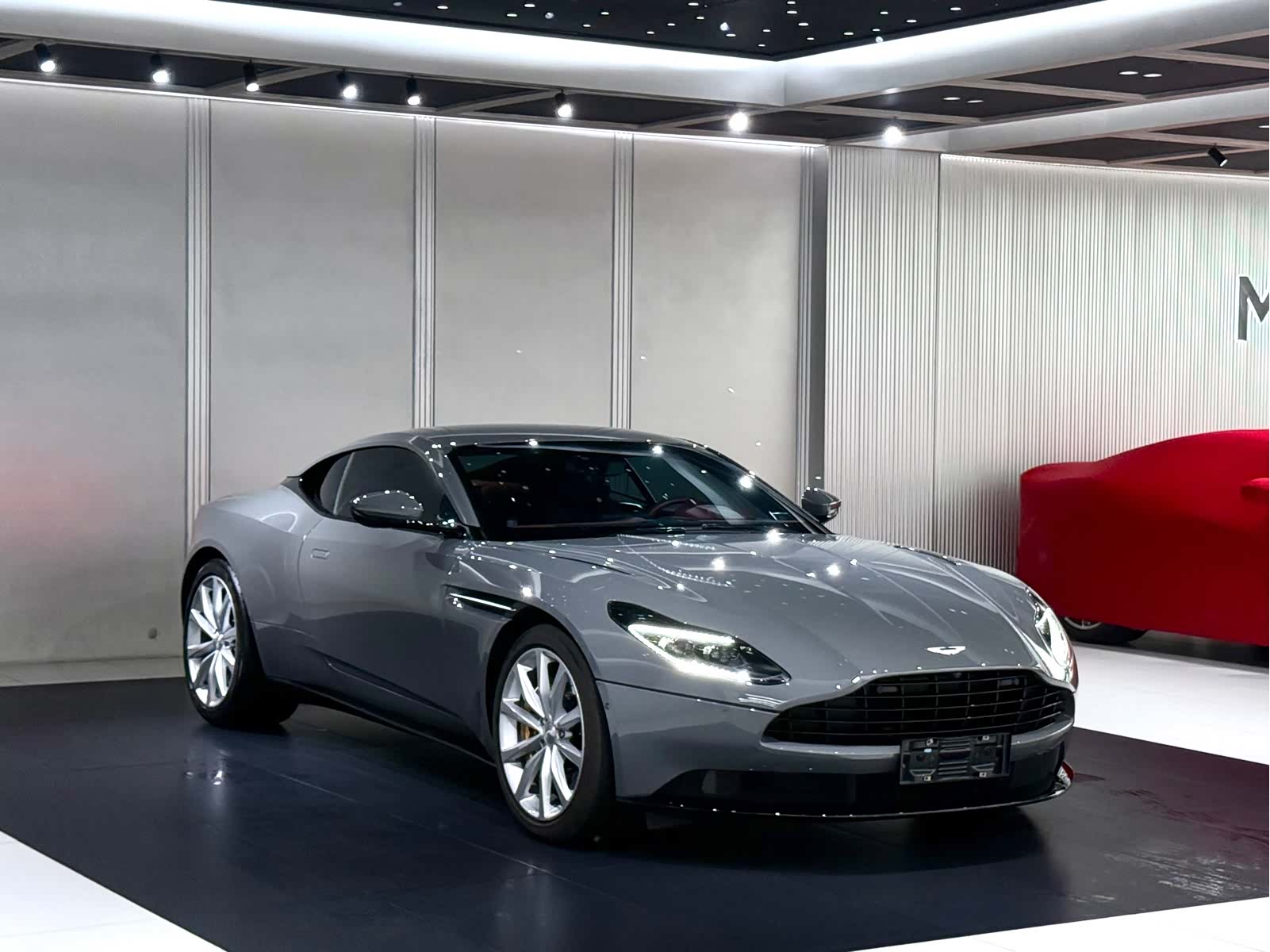 Aston Martin DB11, 2023 2