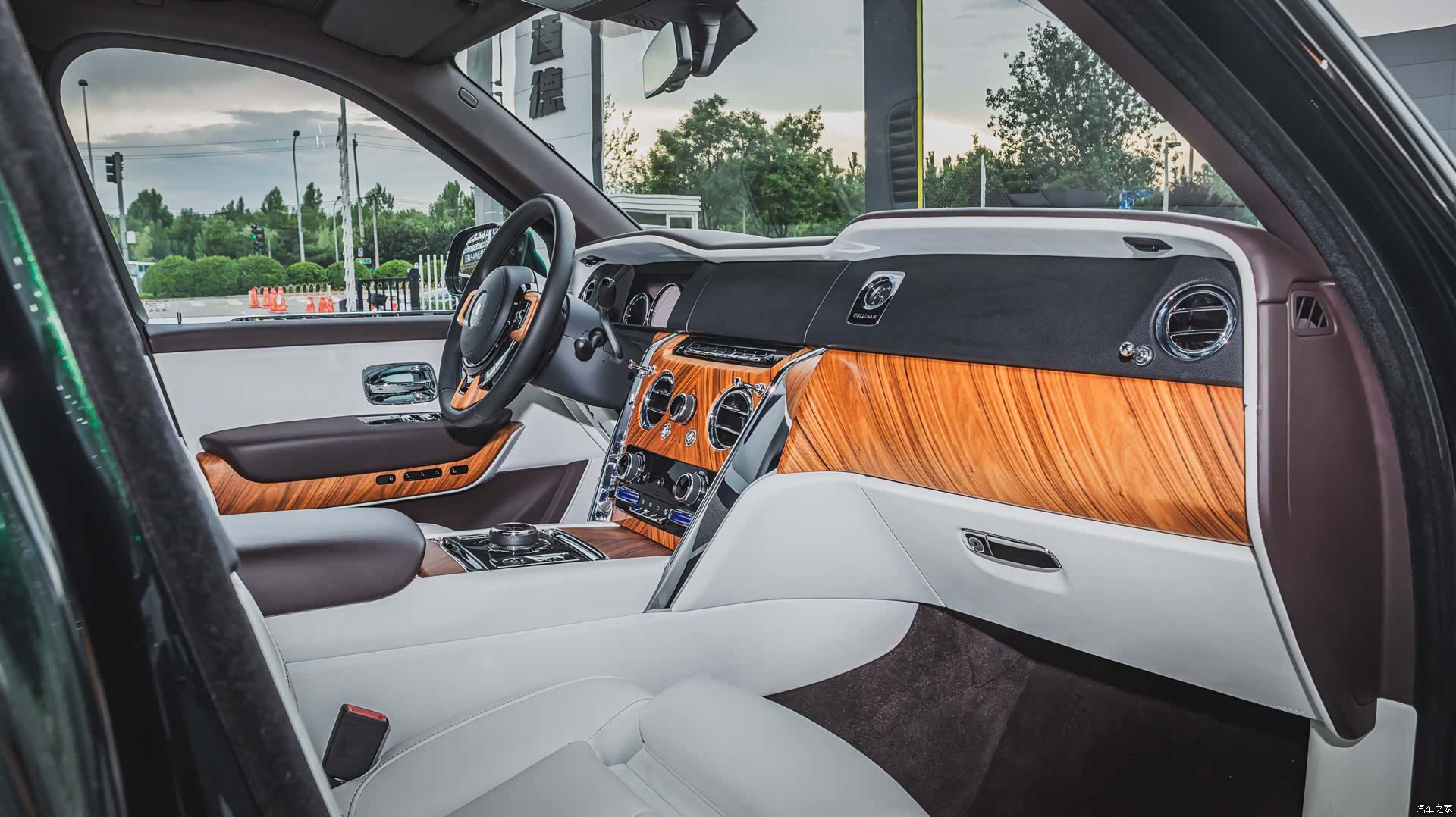 Rolls-Royce Cullinan, 2020 15