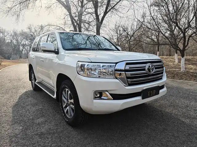 Toyota Land Cruiser 2016 — купить из Китая под заказ