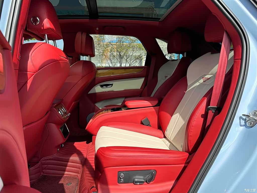 Bentley Bentayga, 2022 7