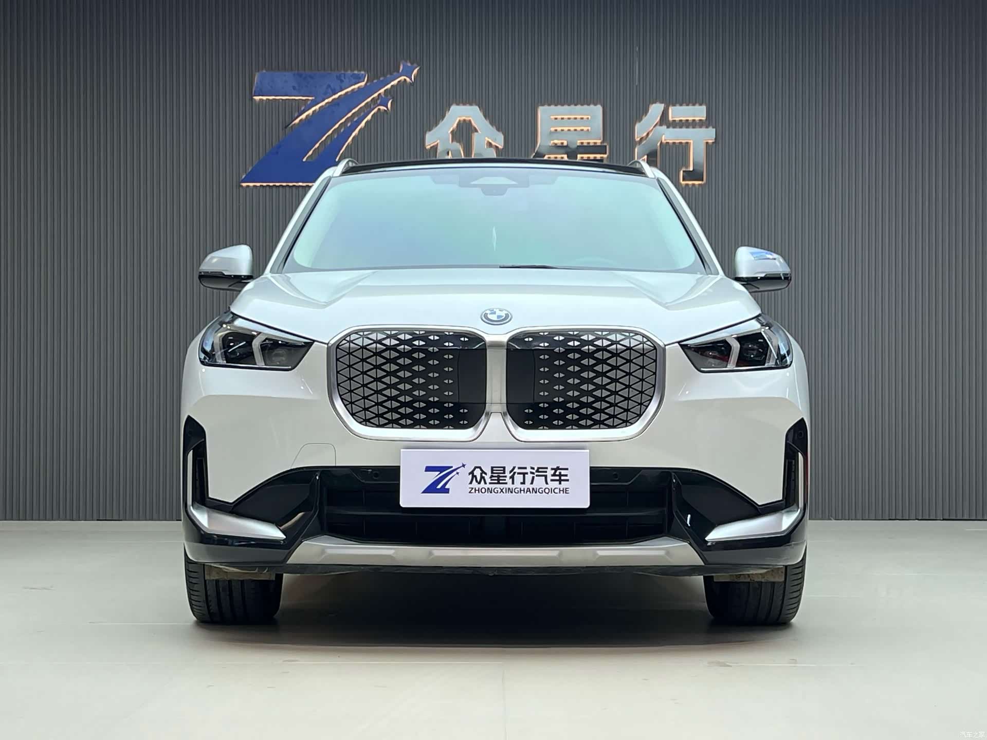 BMW iX1, 2026 все фото