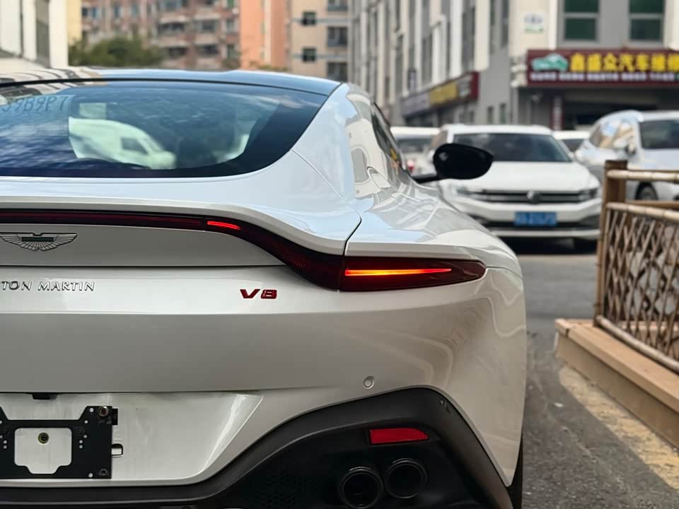 Aston Martin V8 Vantage