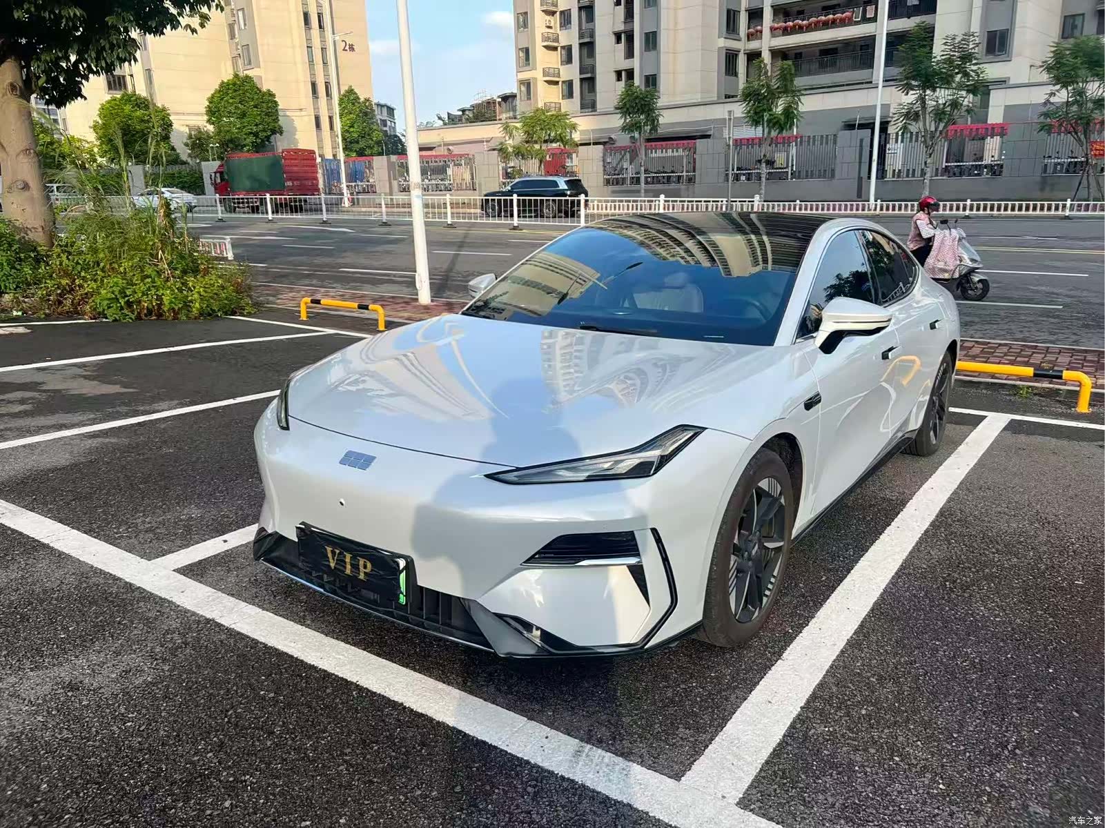 Geely E8, 2024 1