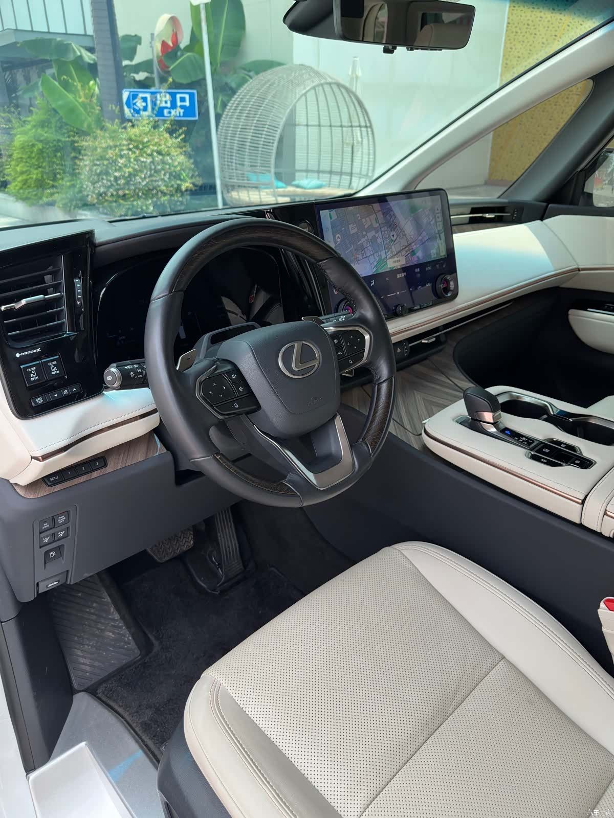 Lexus LM, 2024 9