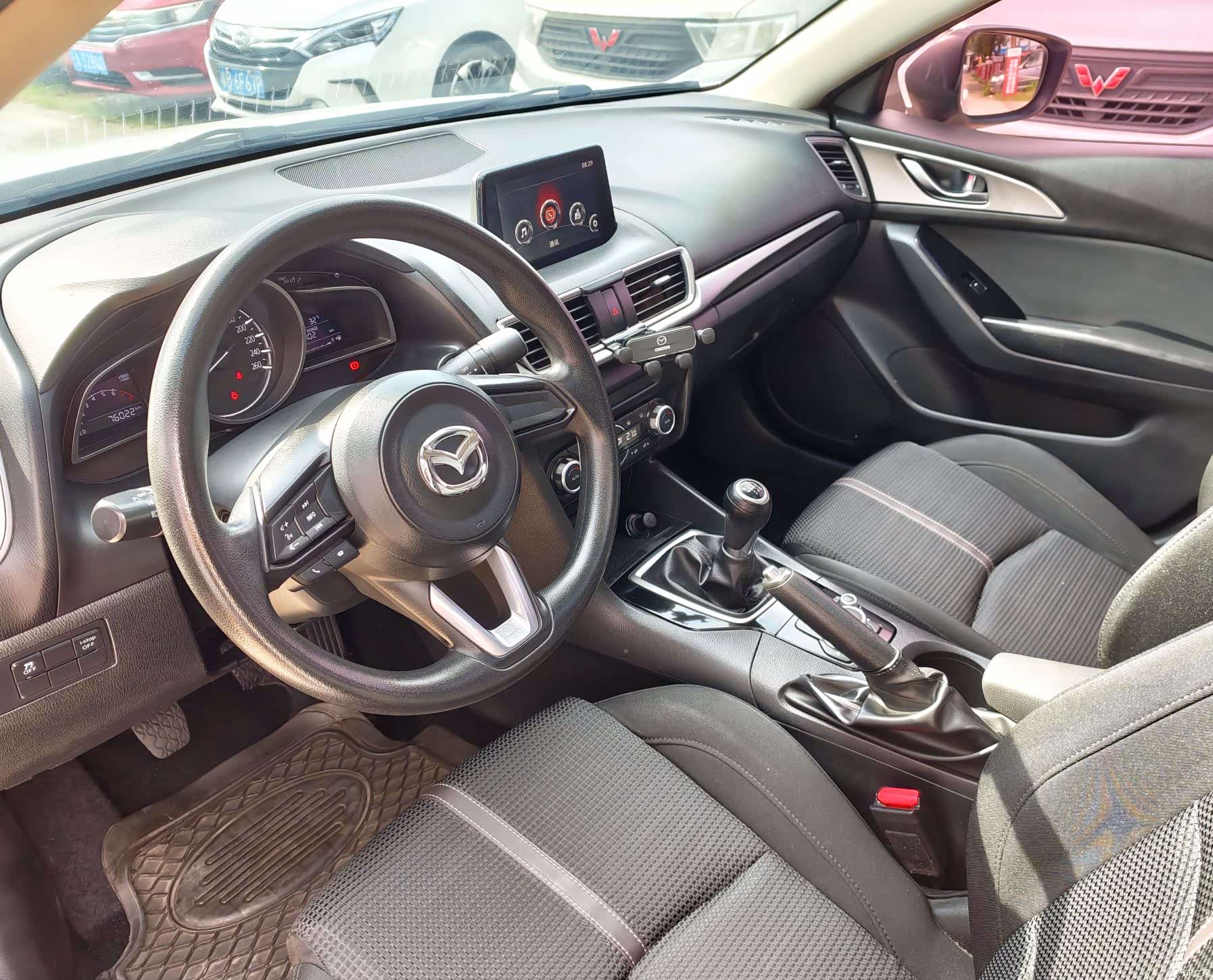 Mazda Mazda3, 2017 32