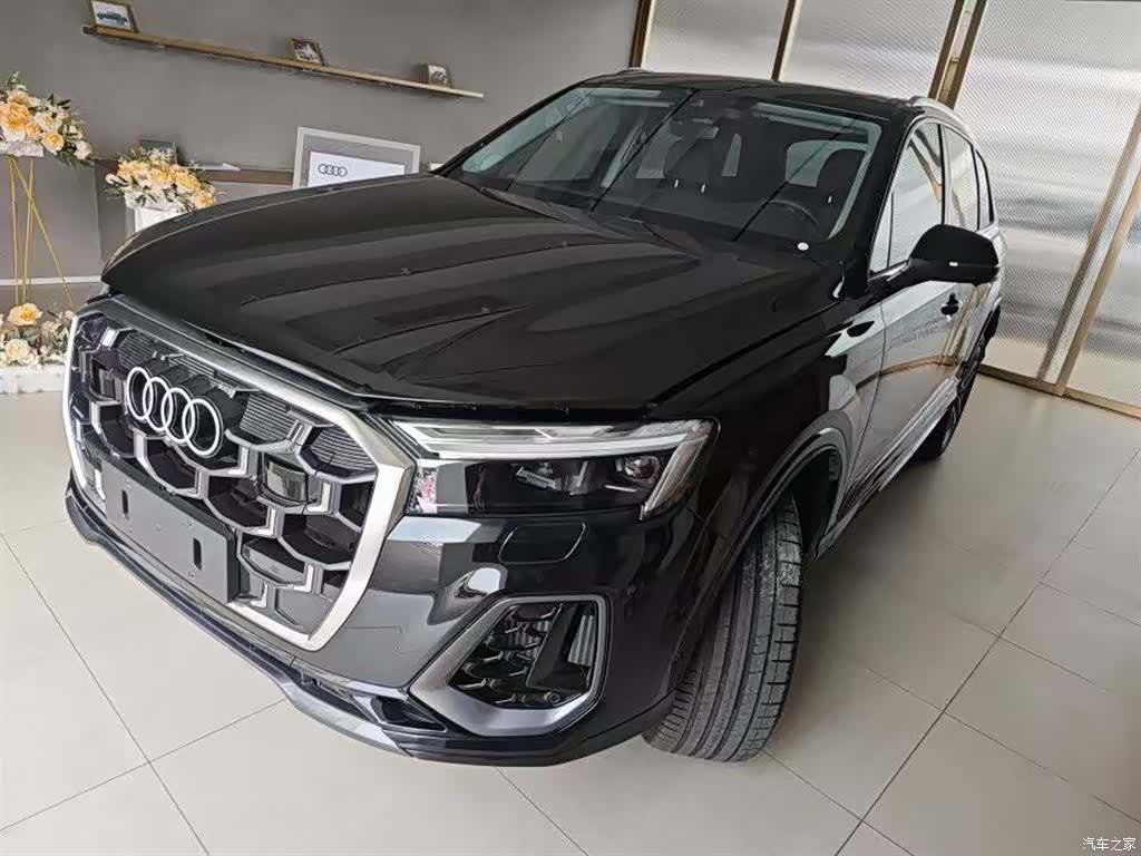 Audi Q7, 2025 1