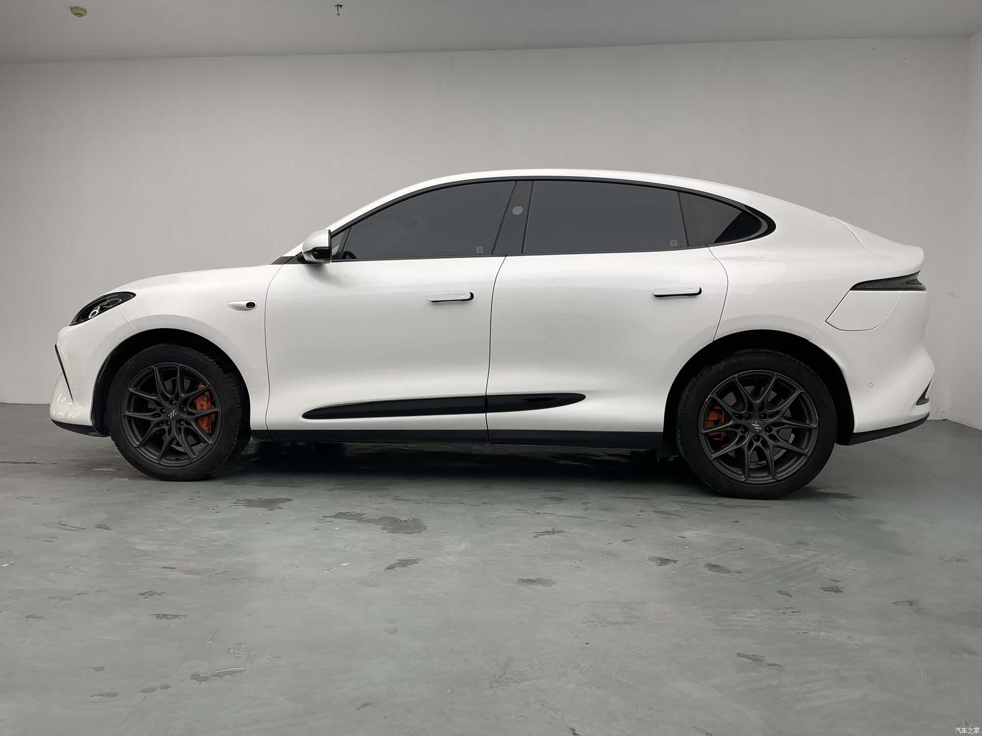IM Motors LS6, 2023 11