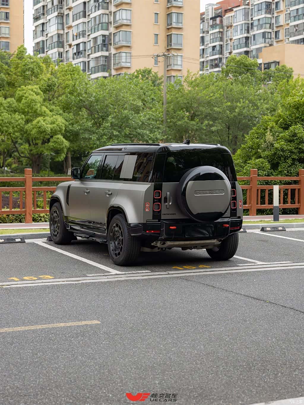 Land Rover Defender, 2024 6