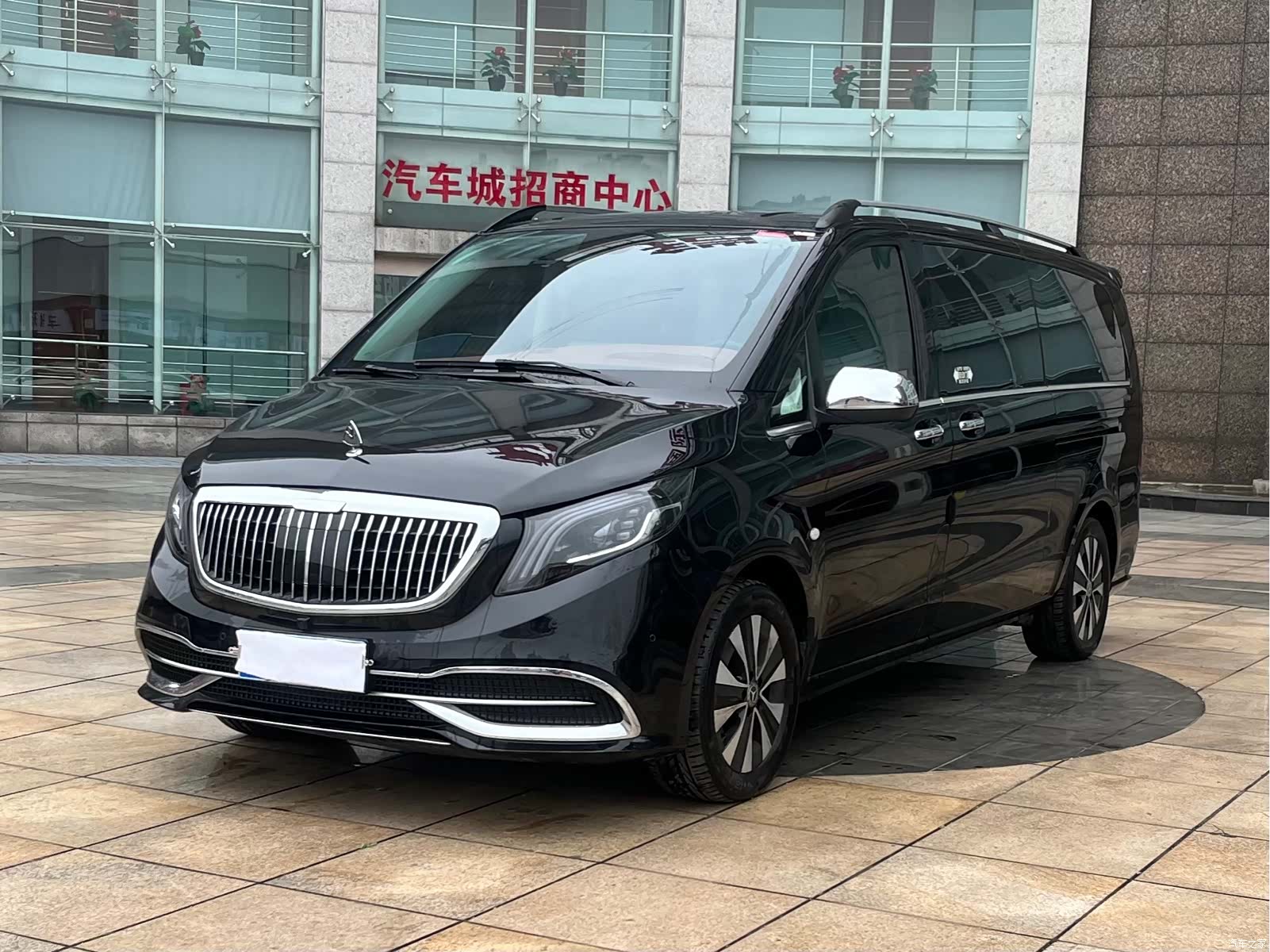 Mercedes-Benz 7, 2023 16