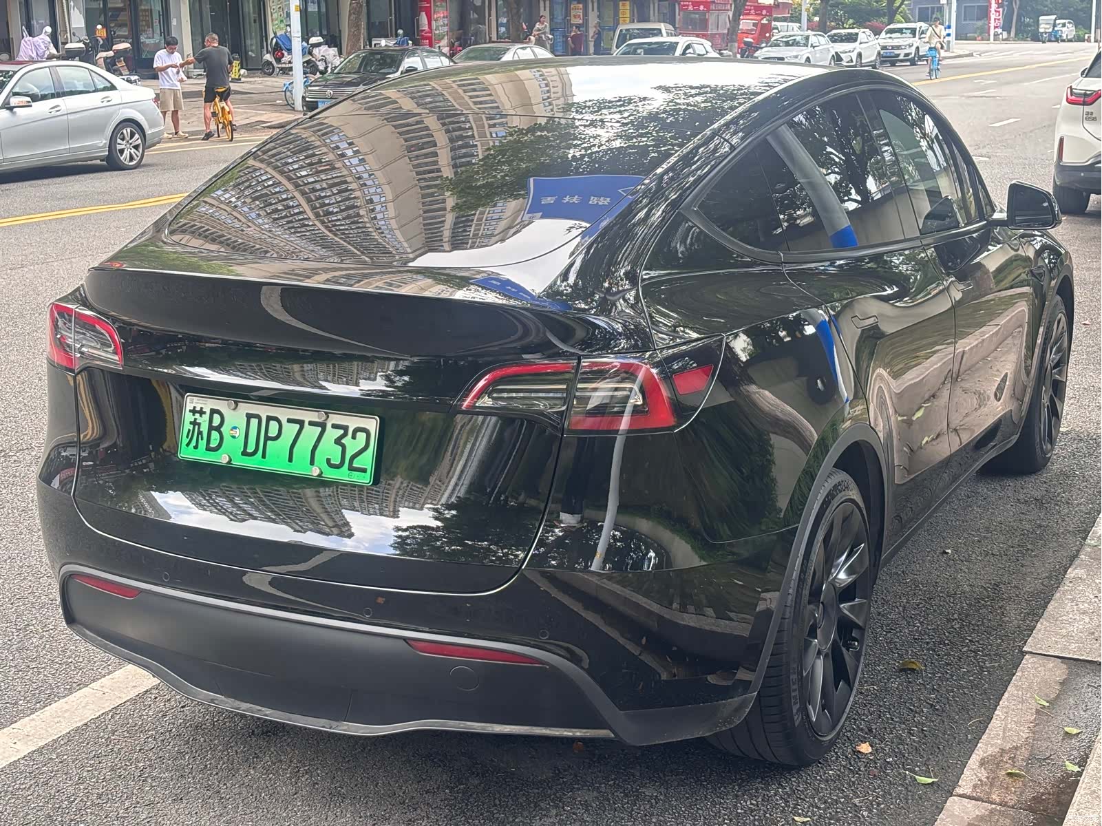 Tesla Model Y, 2023 13