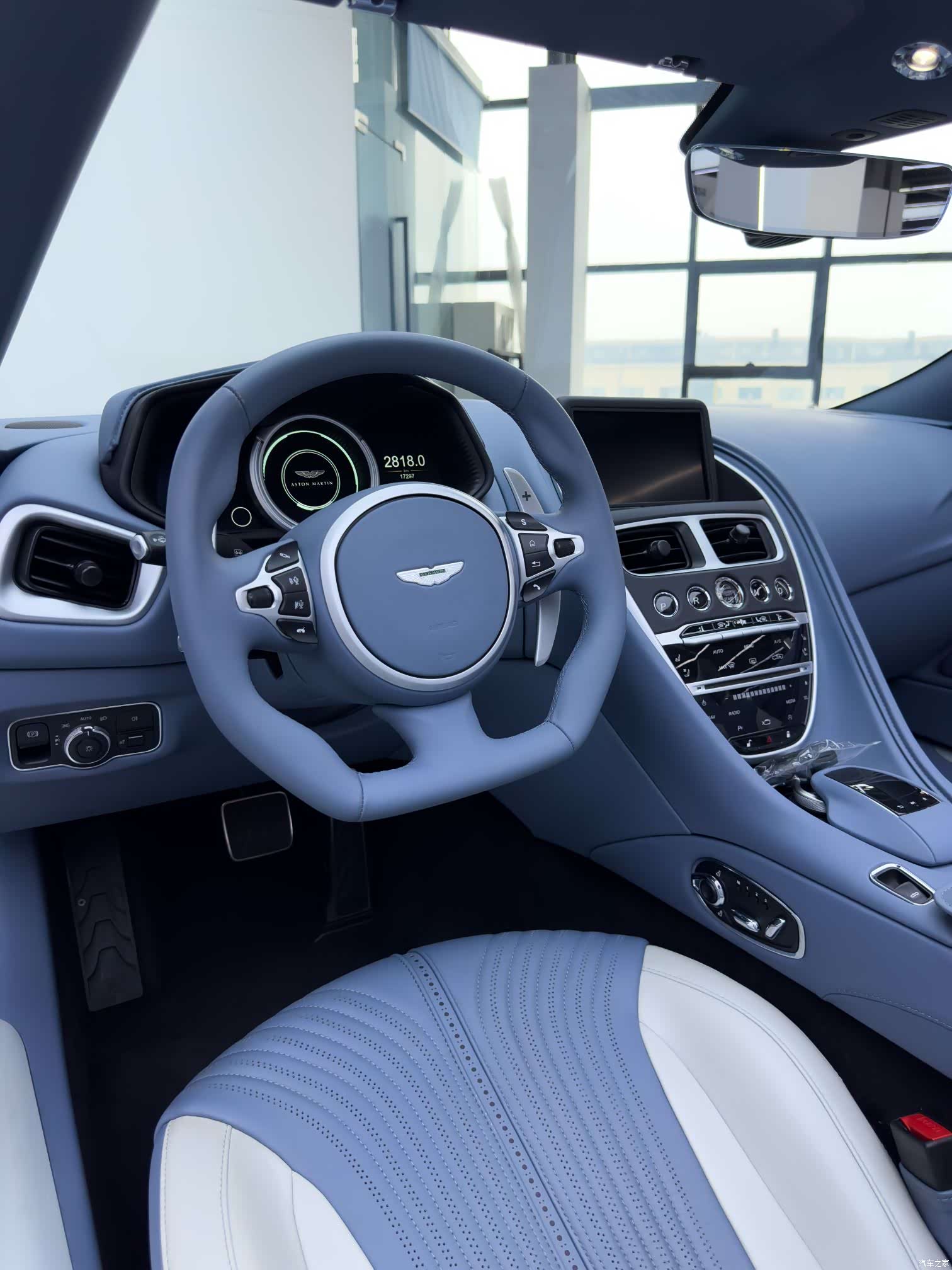 Aston Martin DB11, 2023 19