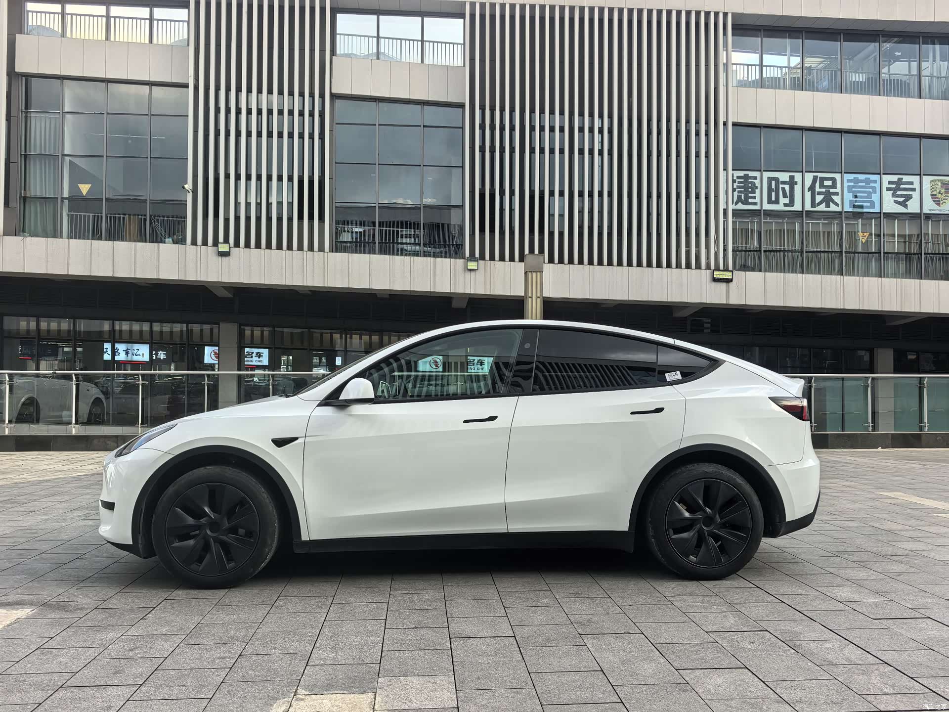 Tesla Model Y, 2024 13