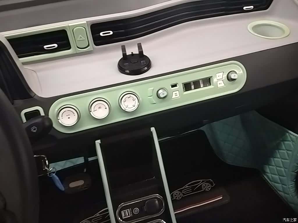 Wuling MINIEV, 2022 13