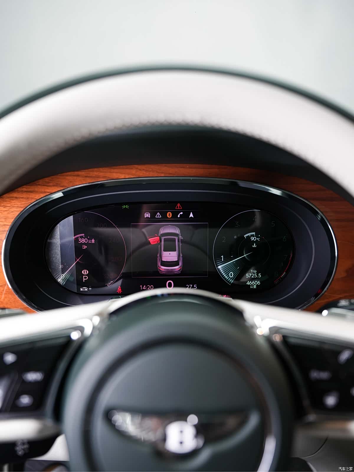 Bentley Bentayga, 2021 8