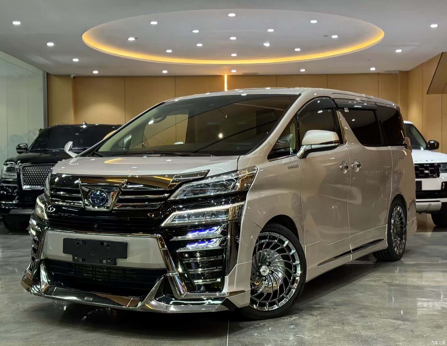 Toyota Vellfire, 2020 все фото