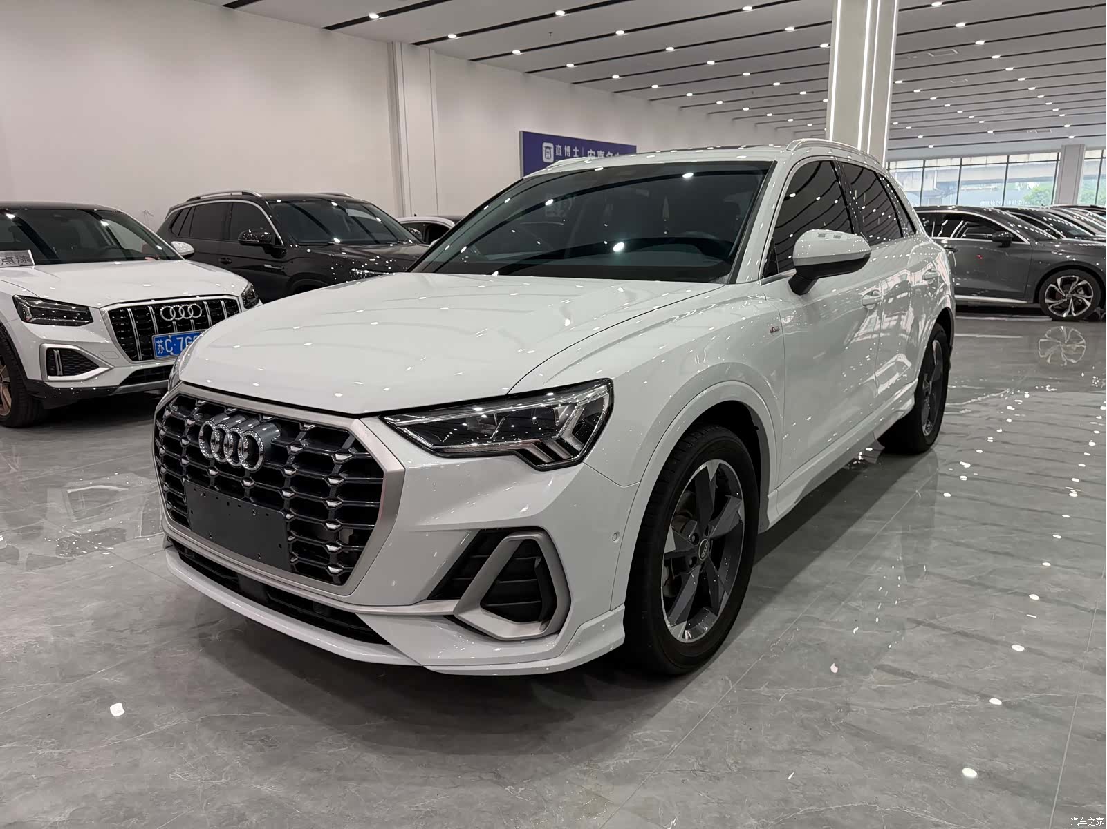 Audi Q3, 2023 1