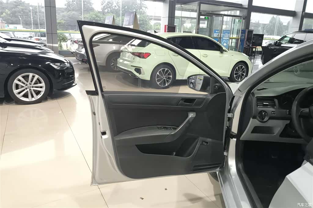 Skoda Rapid, 2014 7