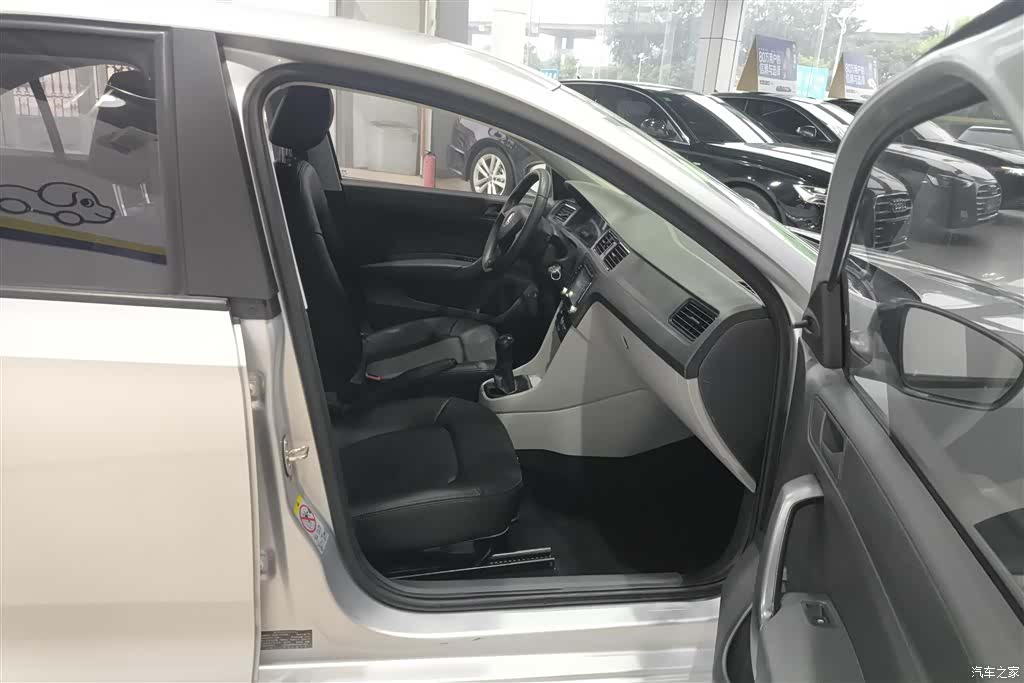 Skoda Rapid, 2014 8