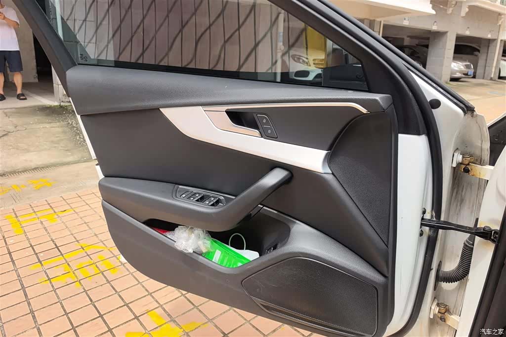 Audi A4L, 2019 7