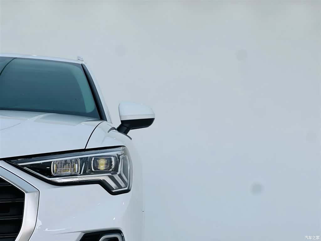 Audi Q3, 2022 10