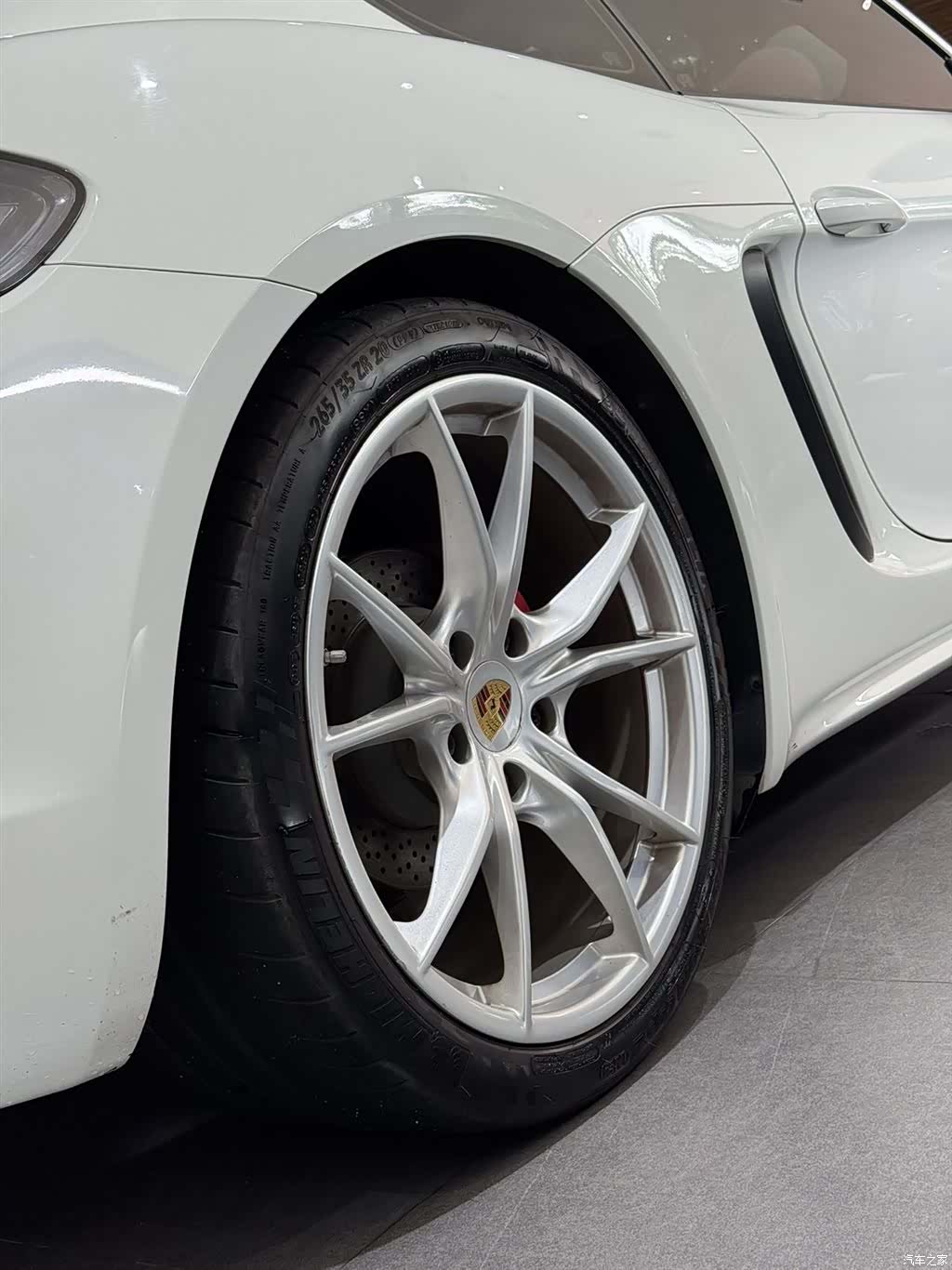 Porsche Cayman, 2018 11