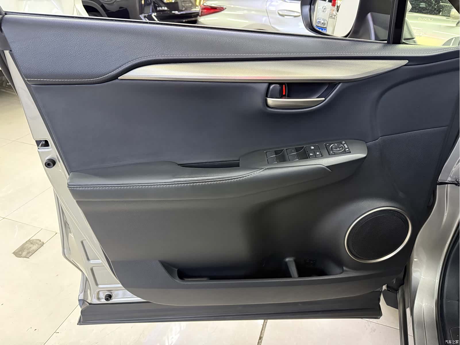 Lexus NX, 2015 11