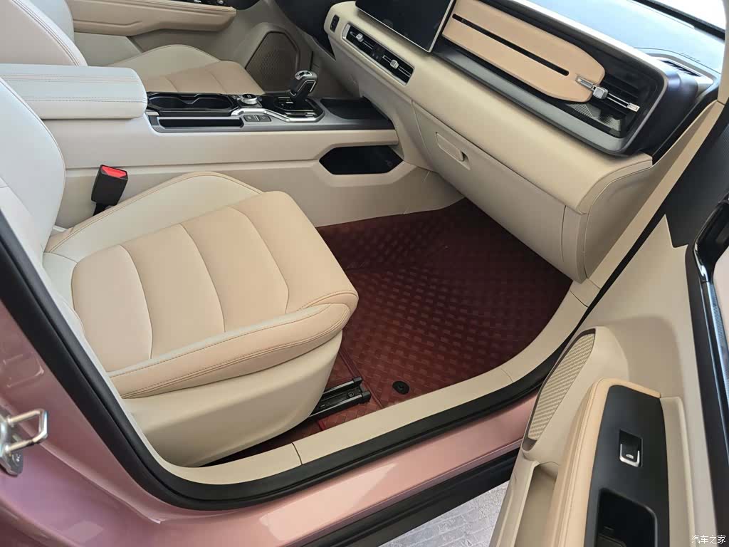 Geely Icon, 2023 25