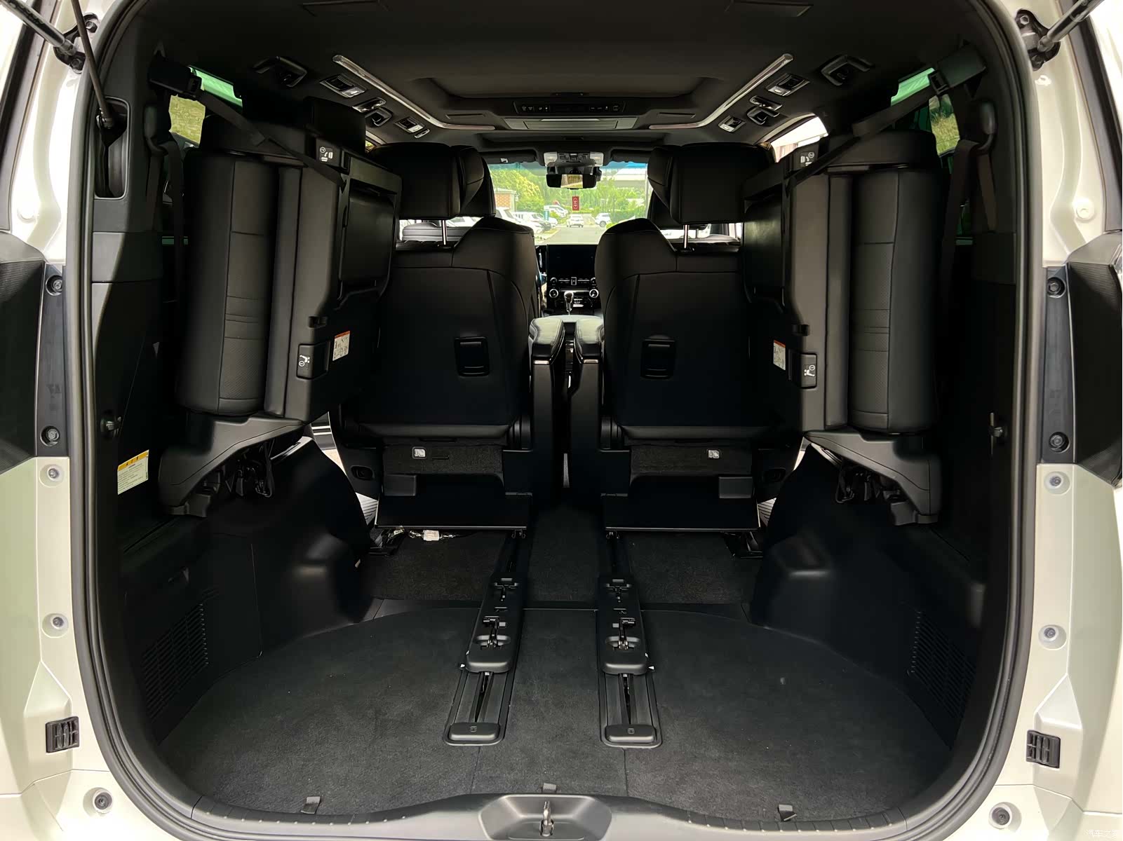 Toyota Vellfire, 2021 11