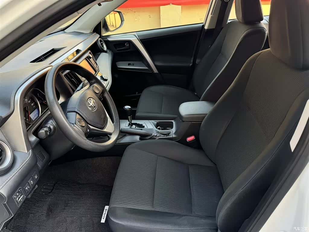 Toyota RAV4, 2016 11