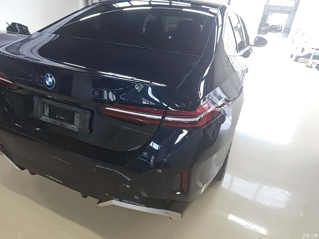 BMW i5, 2025 8