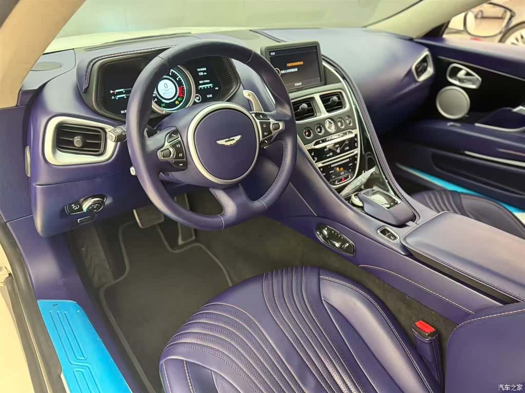 Aston Martin DB11, 2019 4
