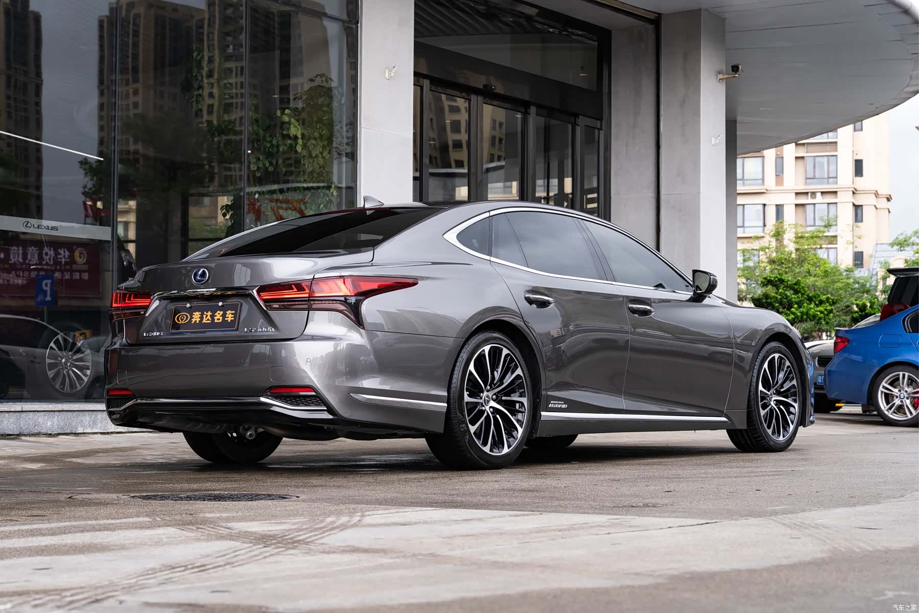 Lexus LS, 2021 3
