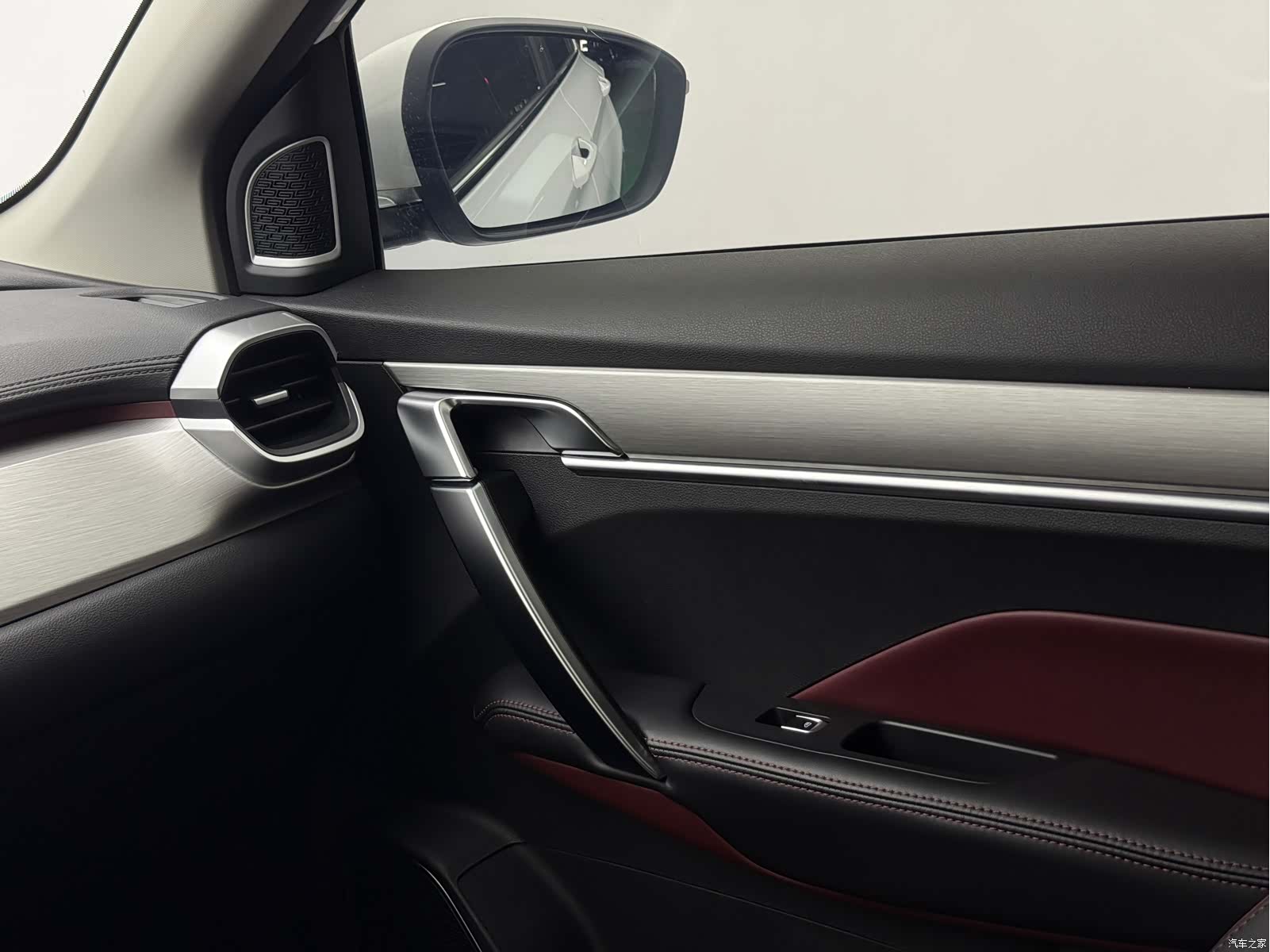 Geely Coolray, 2021 11