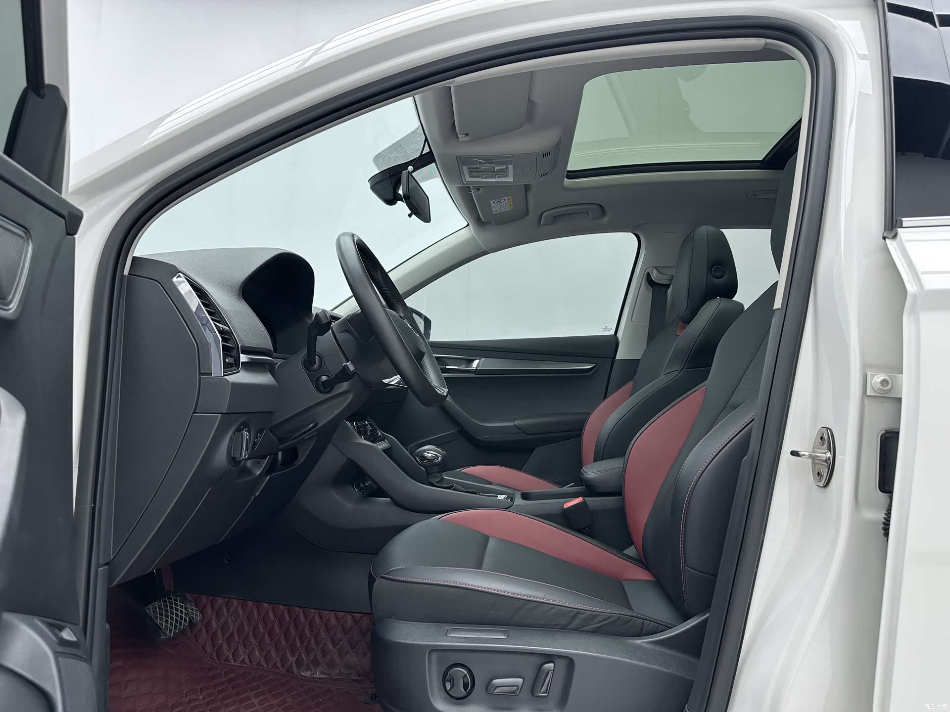Skoda Karoq, 2022 все фото