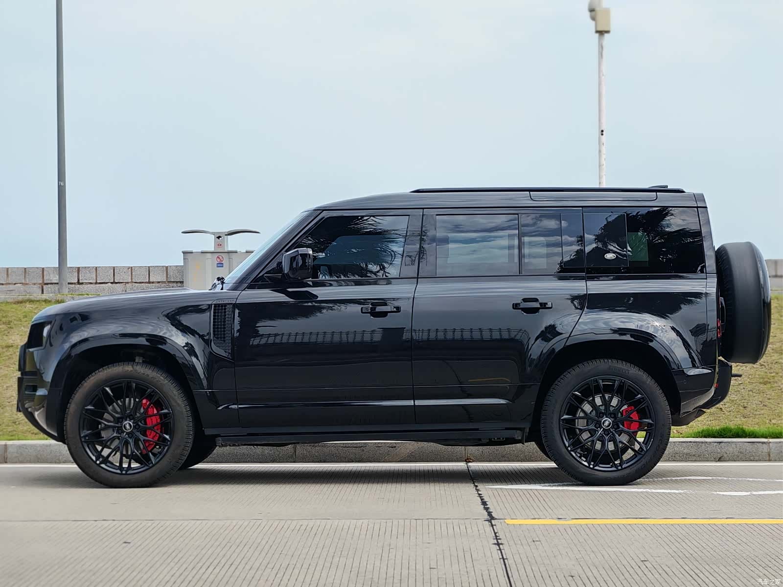 Land Rover Defender, 2023 4