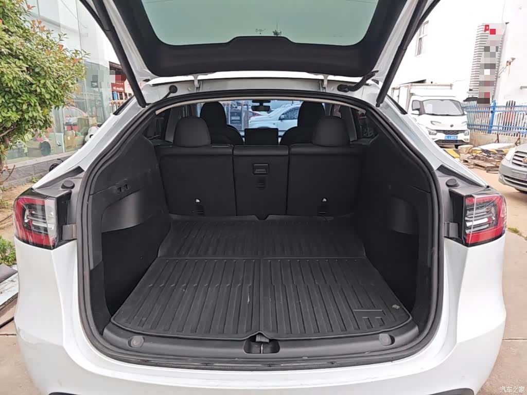 Tesla Model Y, 2023 19