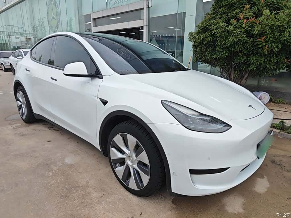 Tesla Model Y, 2023 4