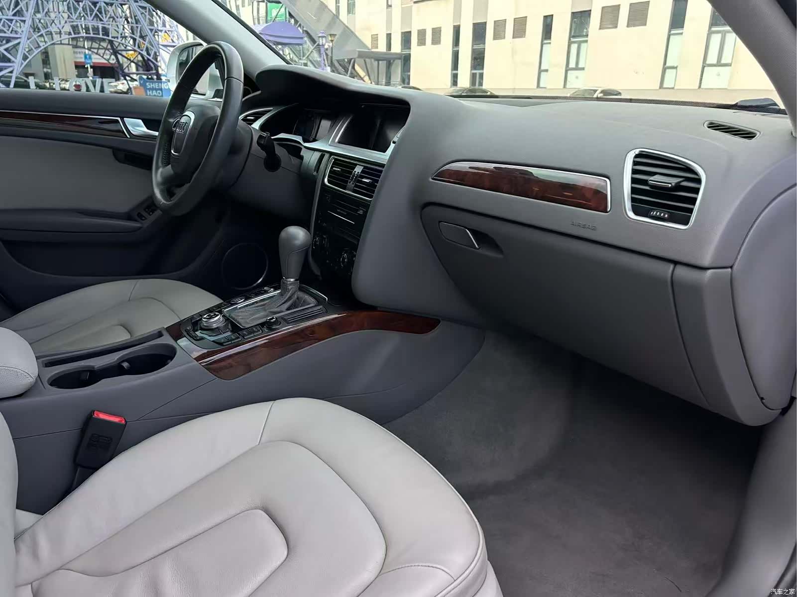 Audi A4L, 2011 4