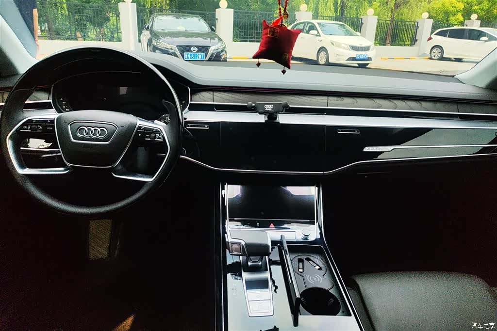Audi A8L, 2024 13