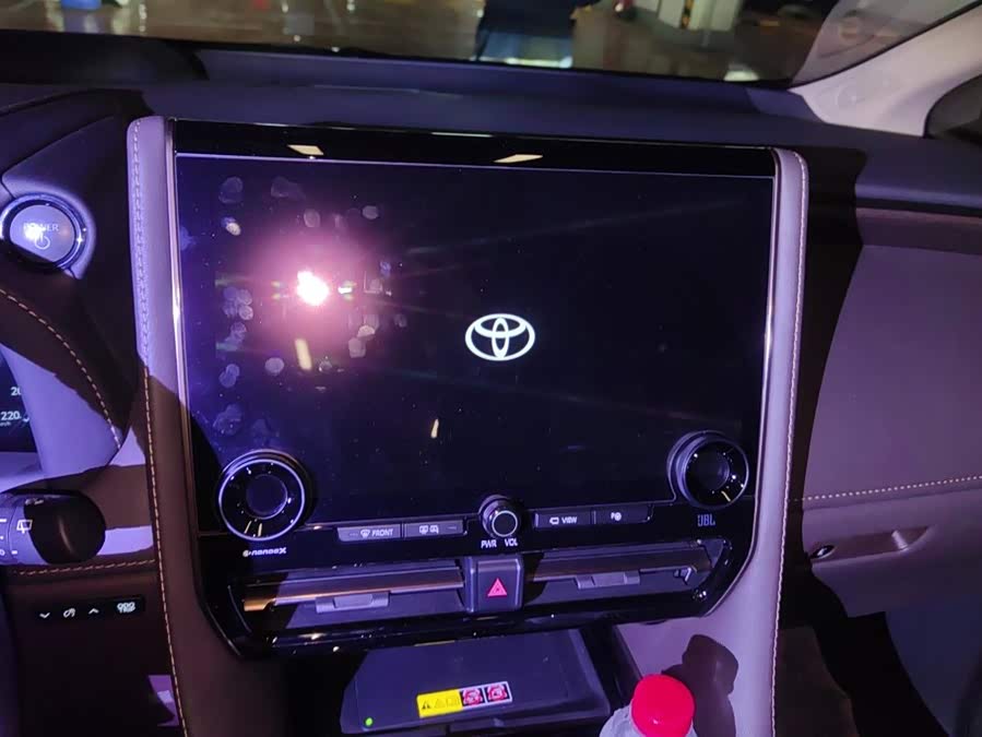 Toyota Alphard 2024, фото 13